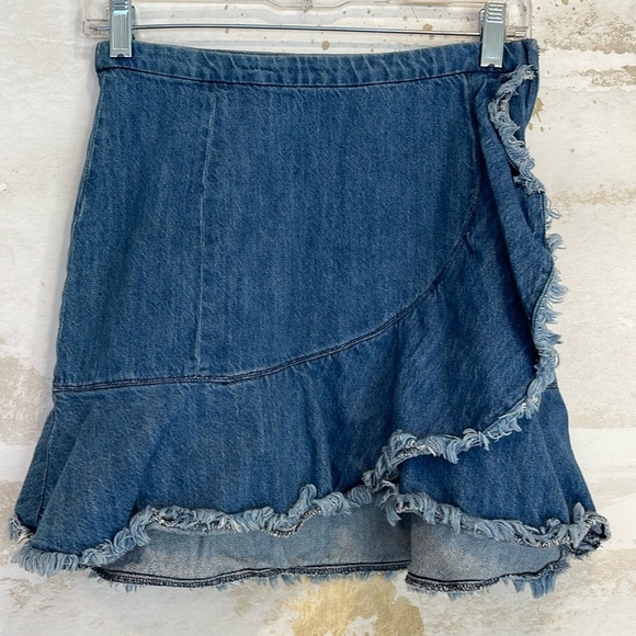 Lightweight Denim Skirt with side zipper - Picture 1 of 6